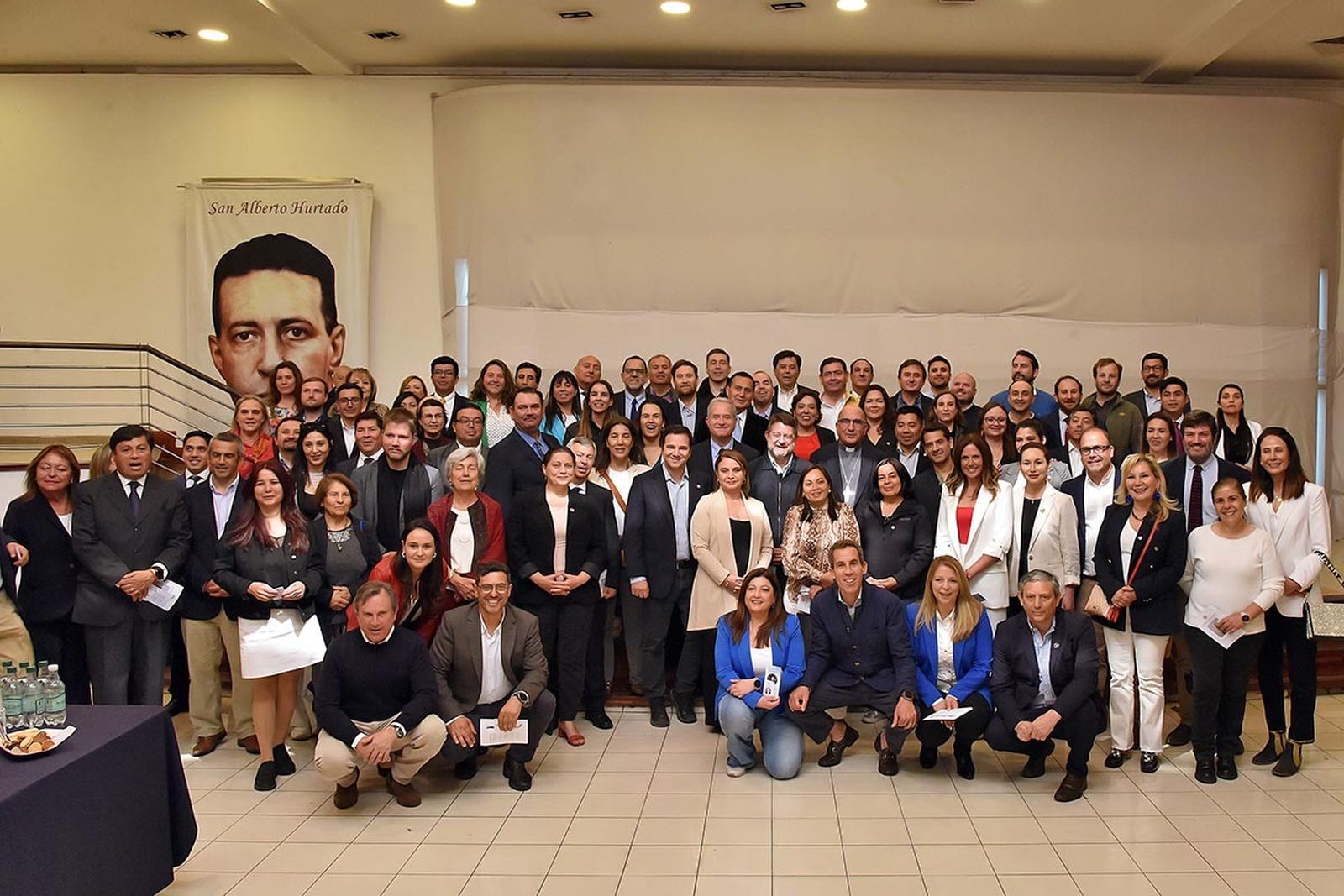 Más de 100 candidatos se reuniron y oraron con cardenal Chomali