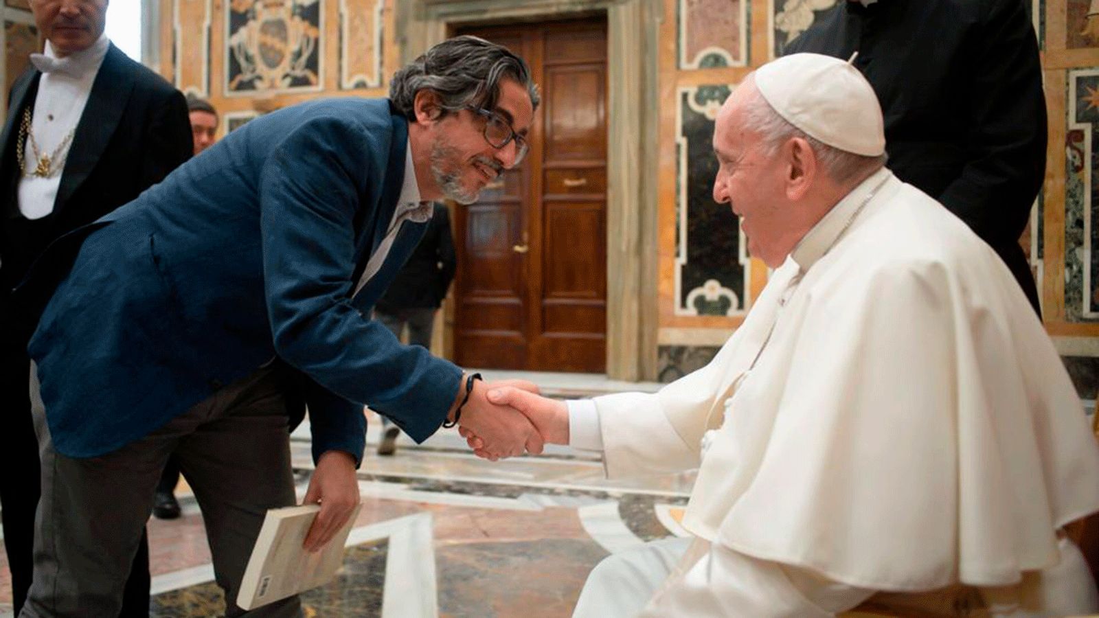Jesús Bastante saluda al papa Francisco en el Vaticano
