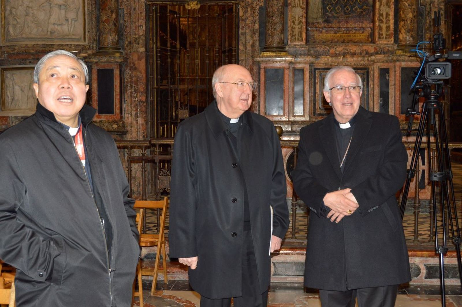 Farrell, junto al nuncio y a Saiz Meneses