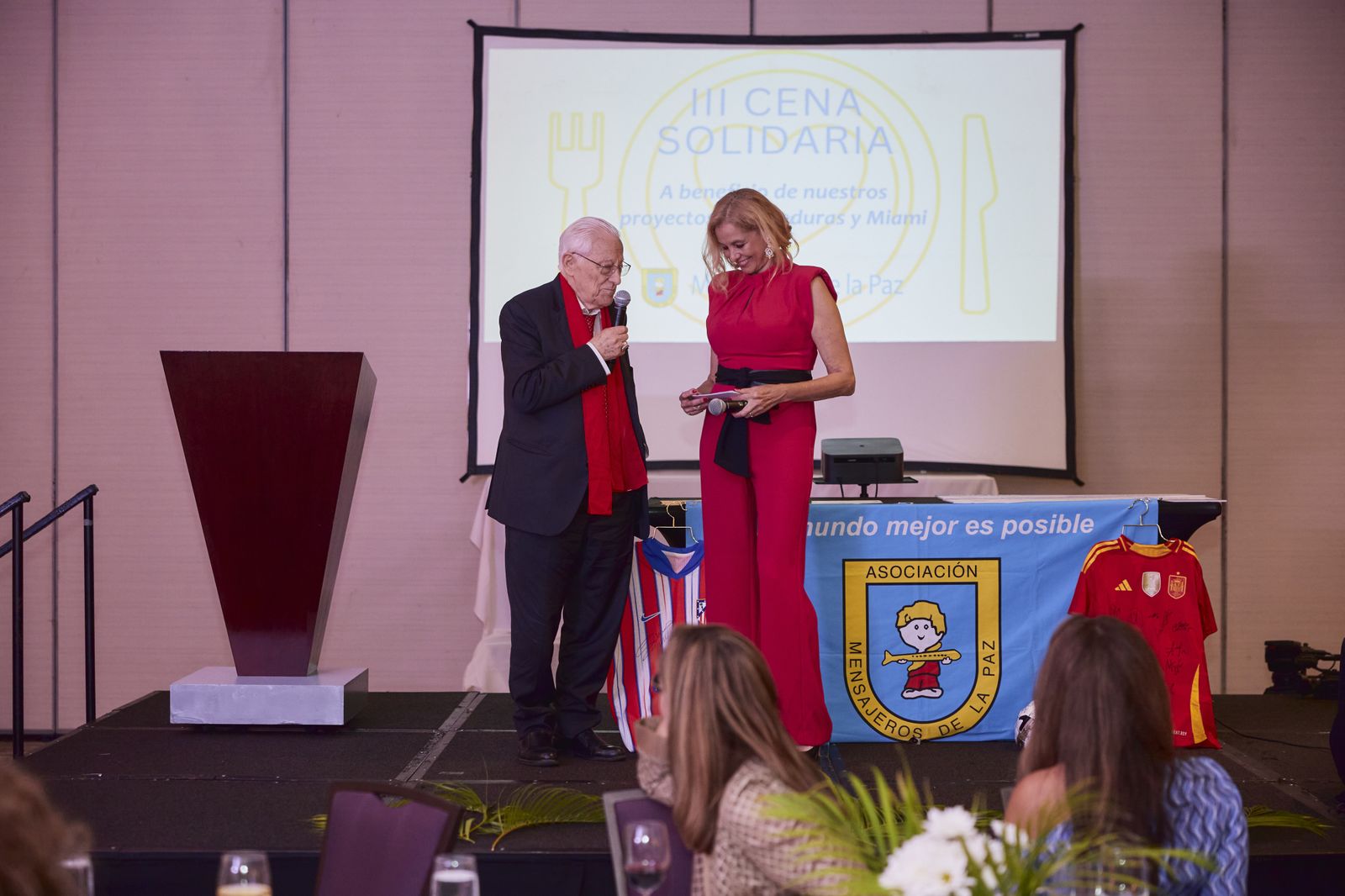 El Padre Ángel, durante su intervención