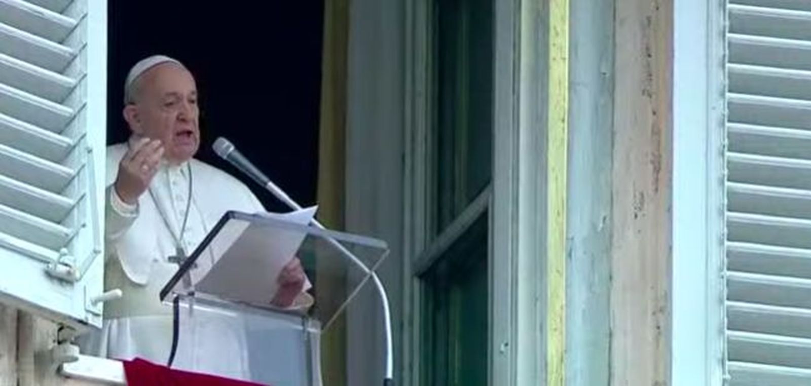 Francisco volvió a aparecer en público durante el Angelus