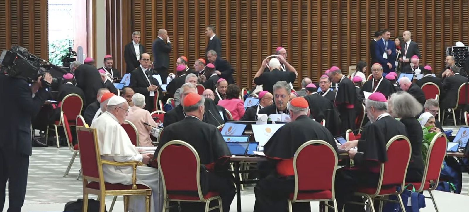 El Papa, en la primera sesión del Sínodo