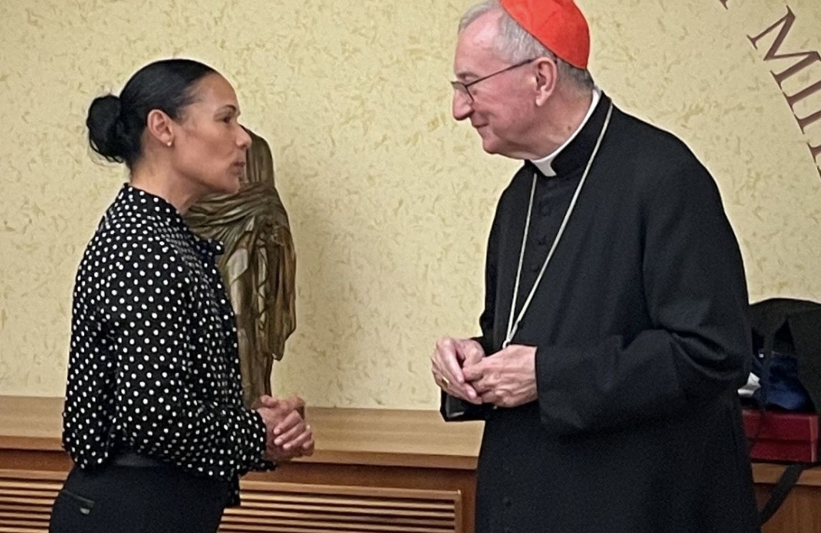 María Méndez, fundadora de VIAHR Foundation y el cardenal Parolin