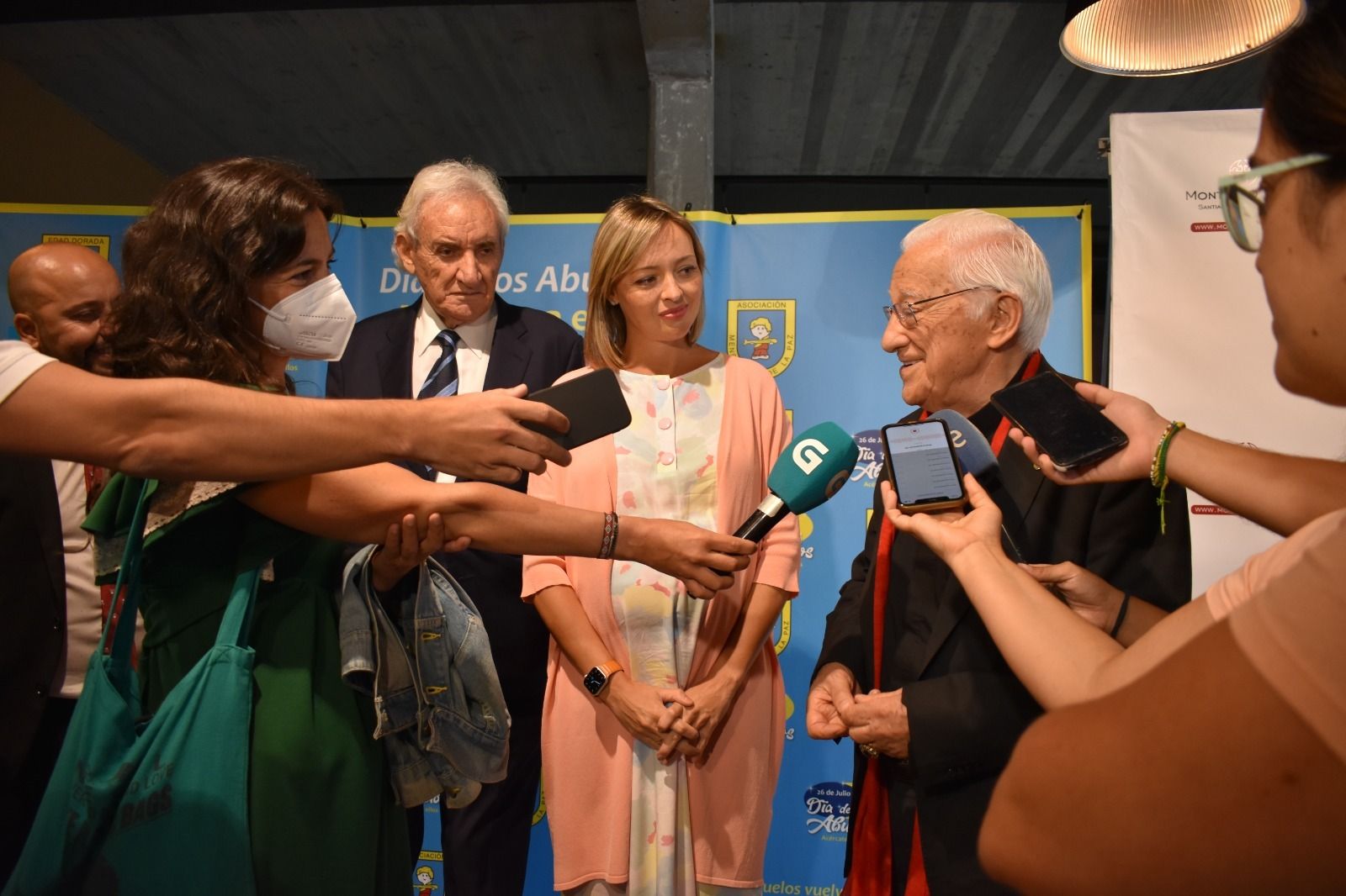 El padre Ángel, en la celebración del Día de los Abuelos en Compostela