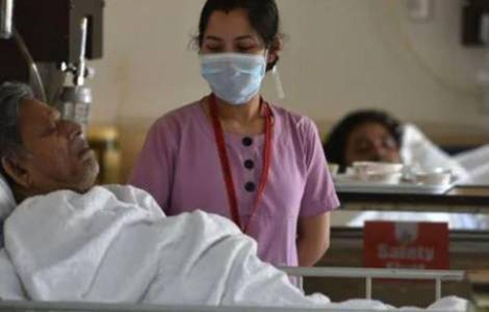 Joven voluntaria en un hospital de la India