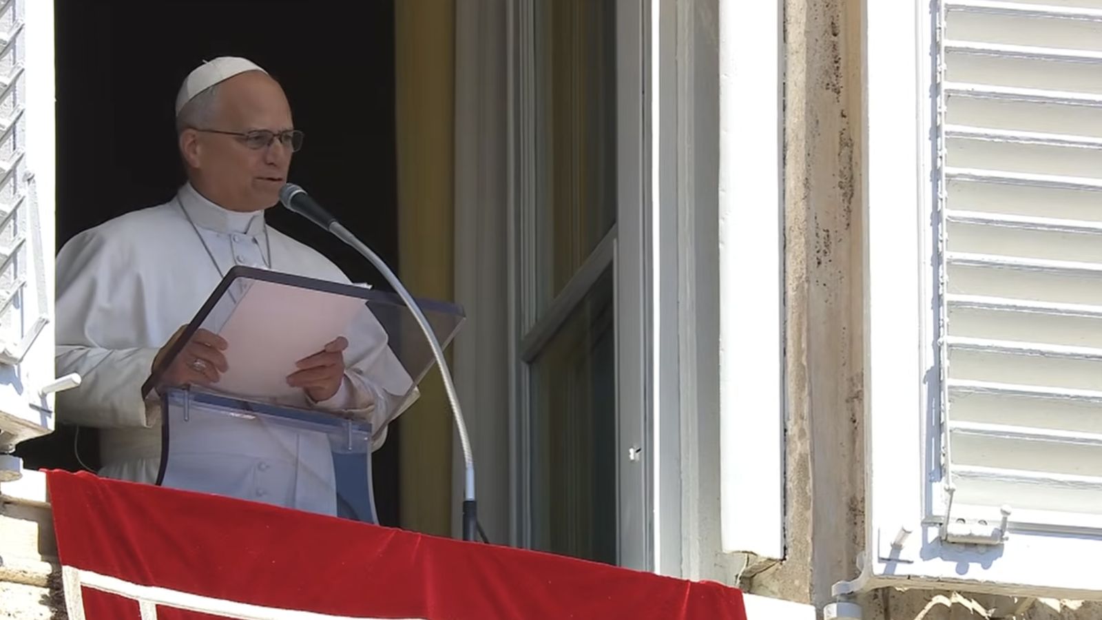 El Papa, durante el ángelus