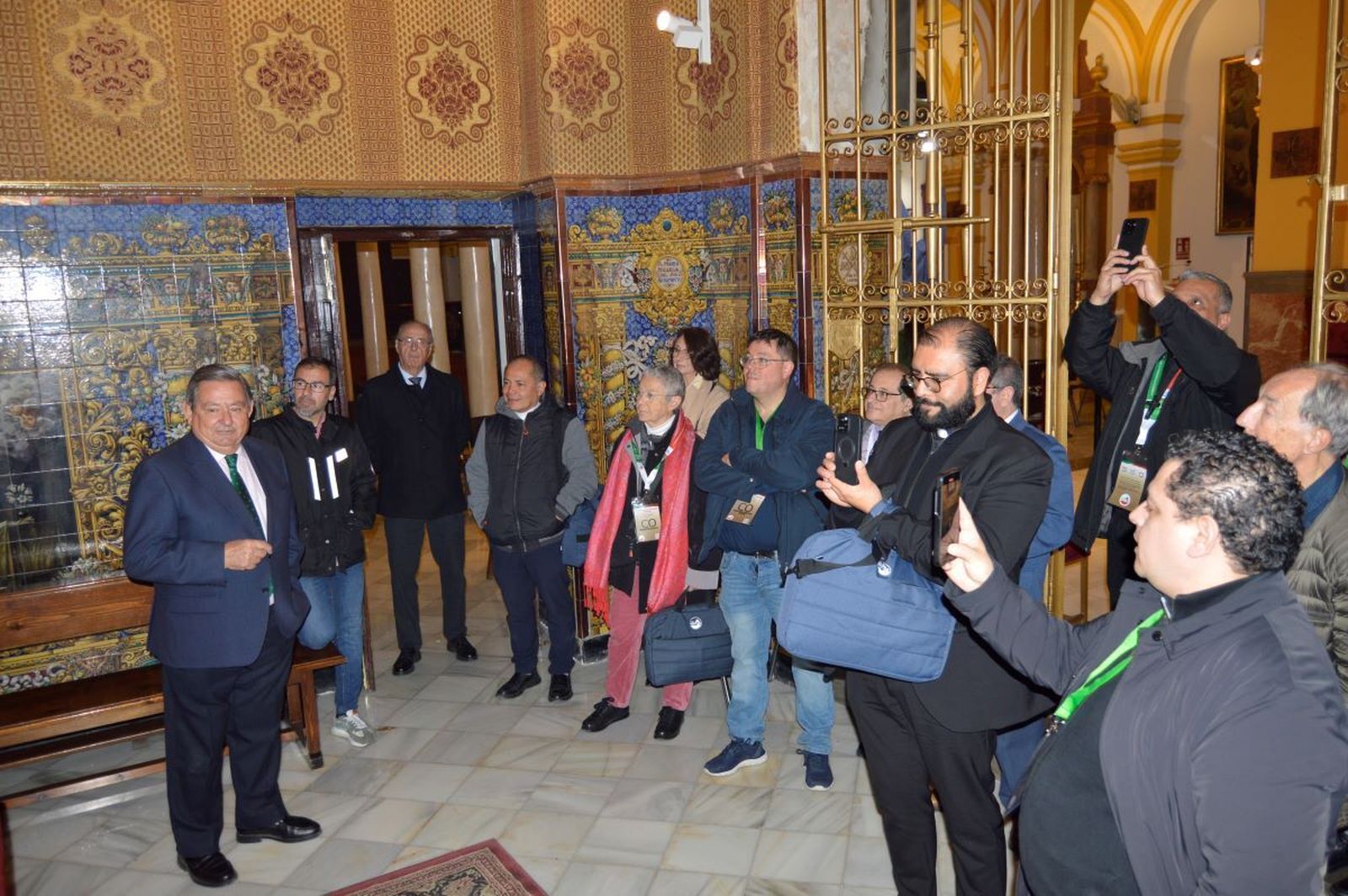 Visita a una de las hermandades sevillanas