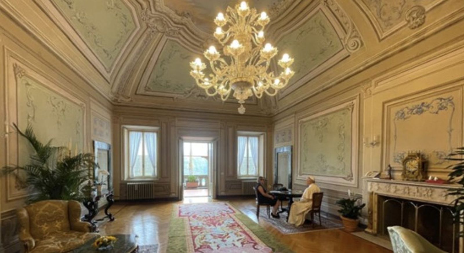 Prevost, con Elise Ann Allen