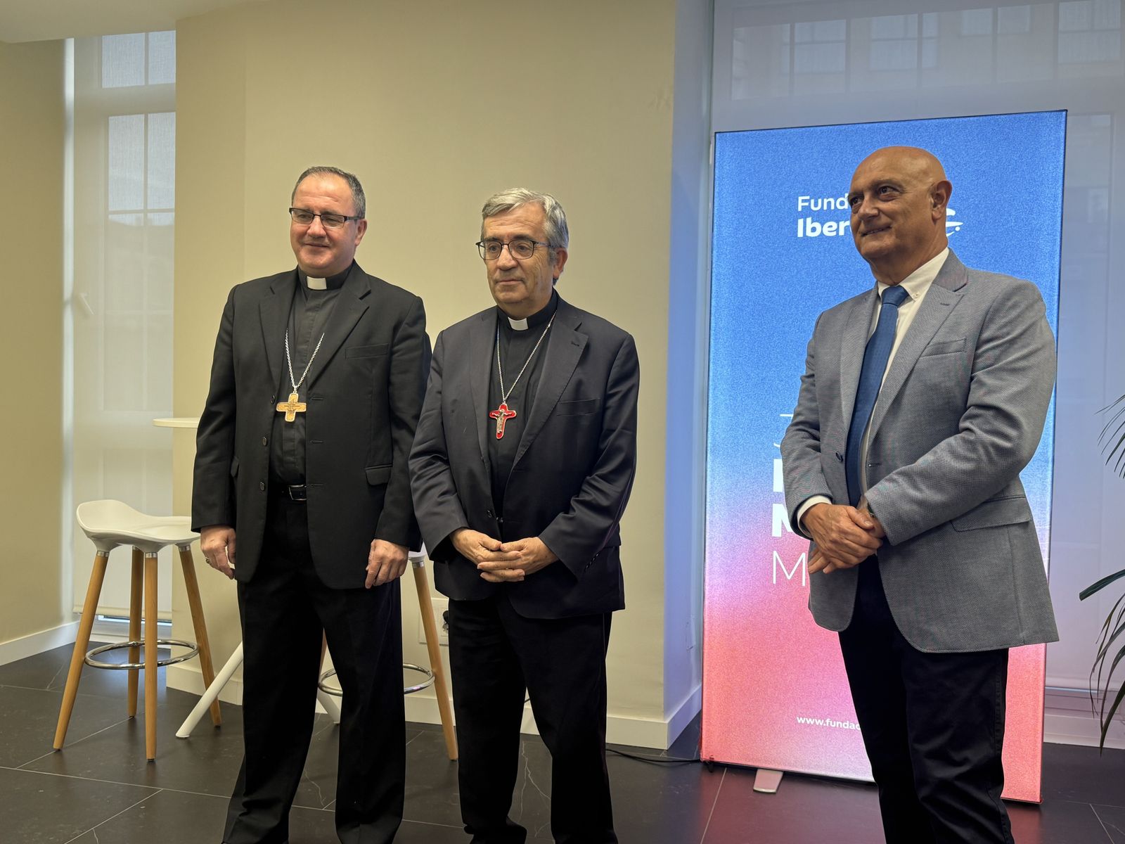 Argüello, junto al obispo riojano, ayer