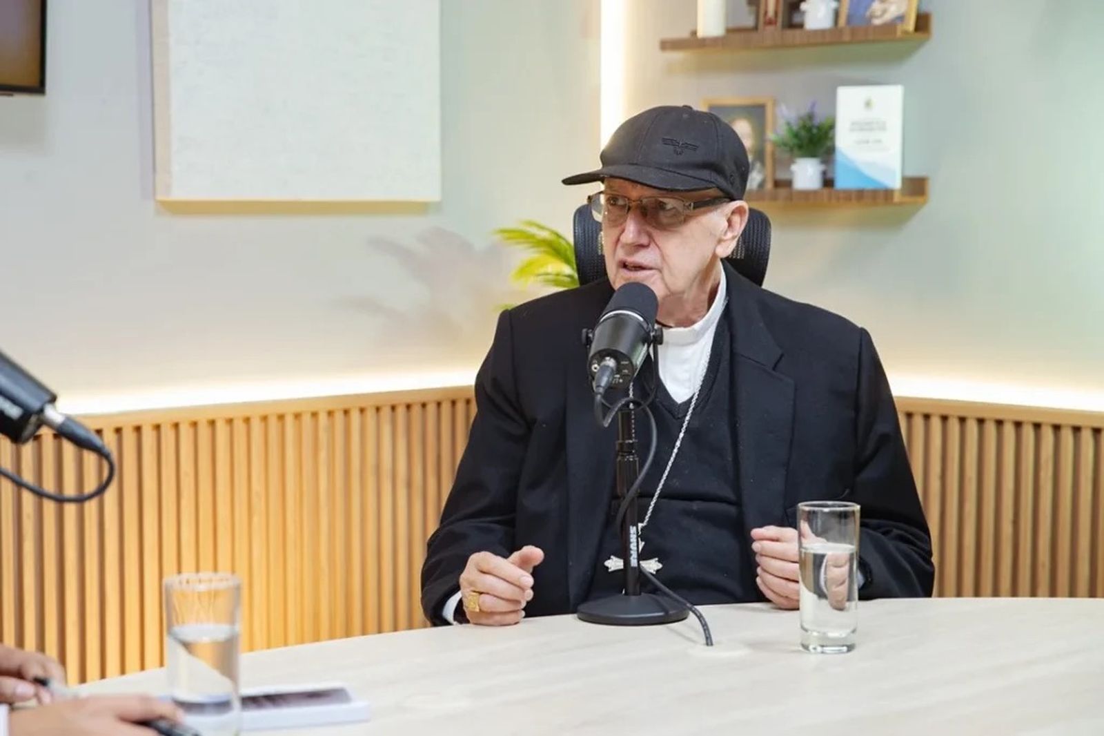 Cardenal Castillo en diálogo para el programa "León XIV vuelve a casa"