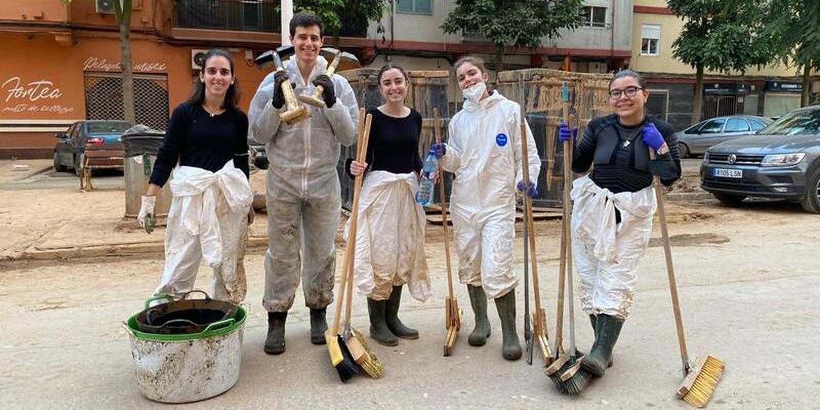 Jóvenes de Madrid, solidarios en la DANA