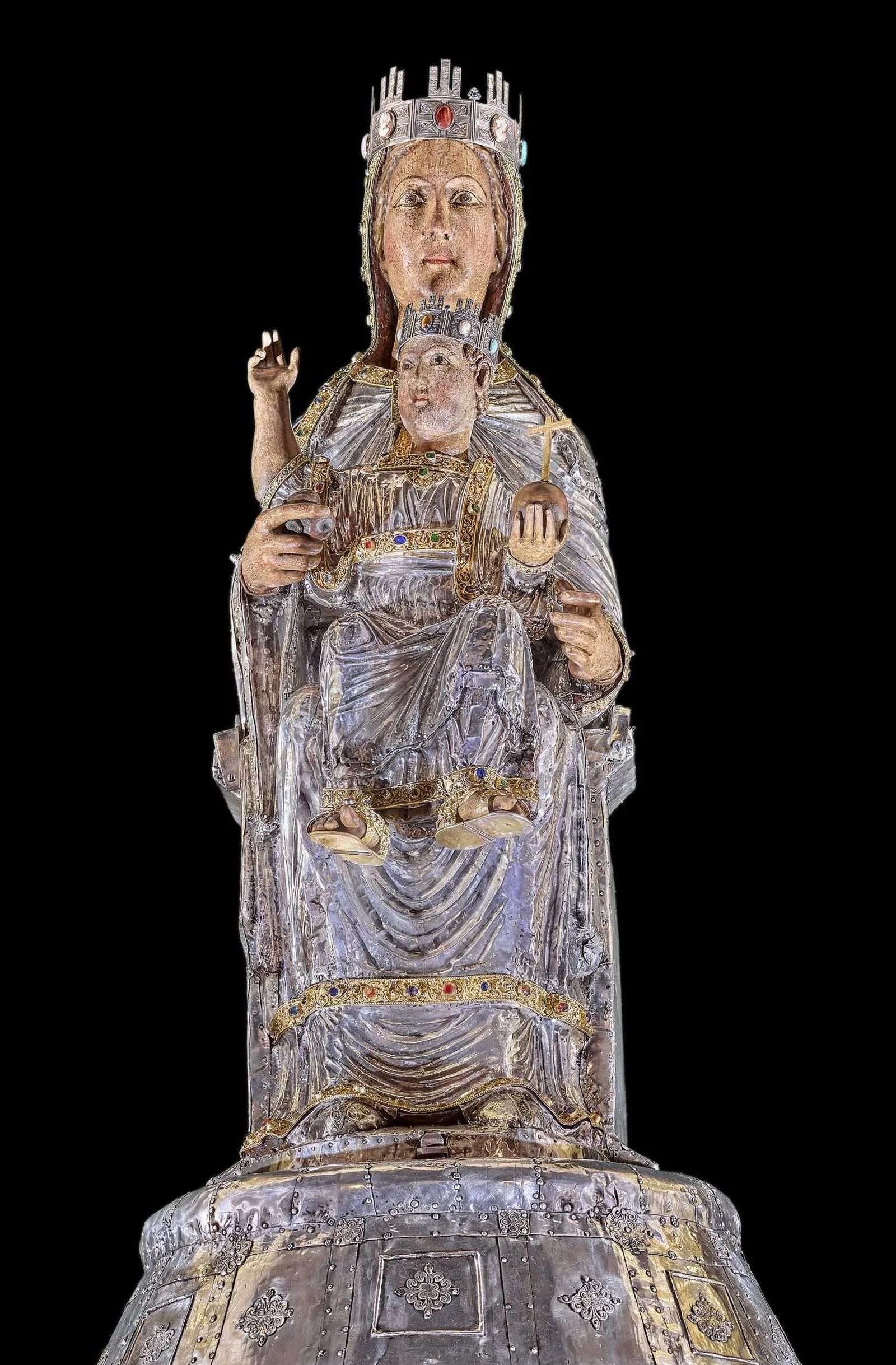 Estatua de la Virgen del Sagrario de Toledo que ha inspirado el matasellos