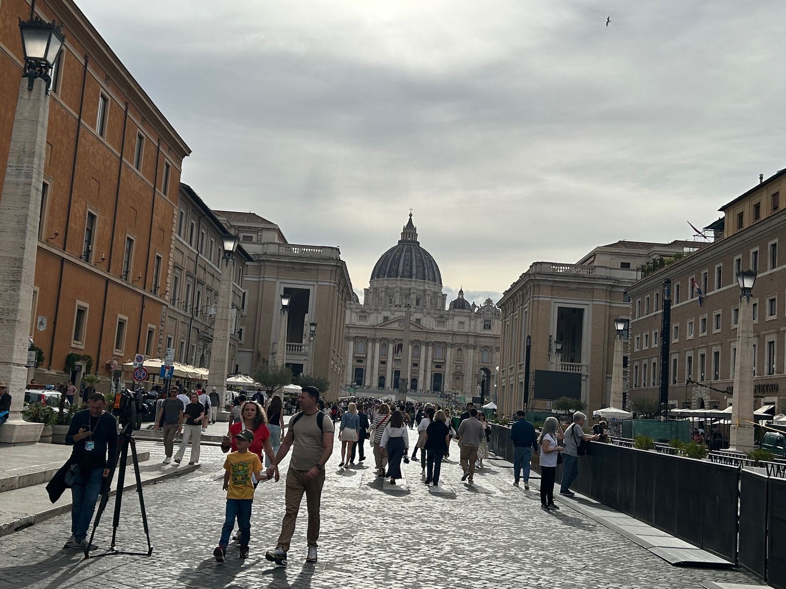 Visitantes en el entorno de San Pedro