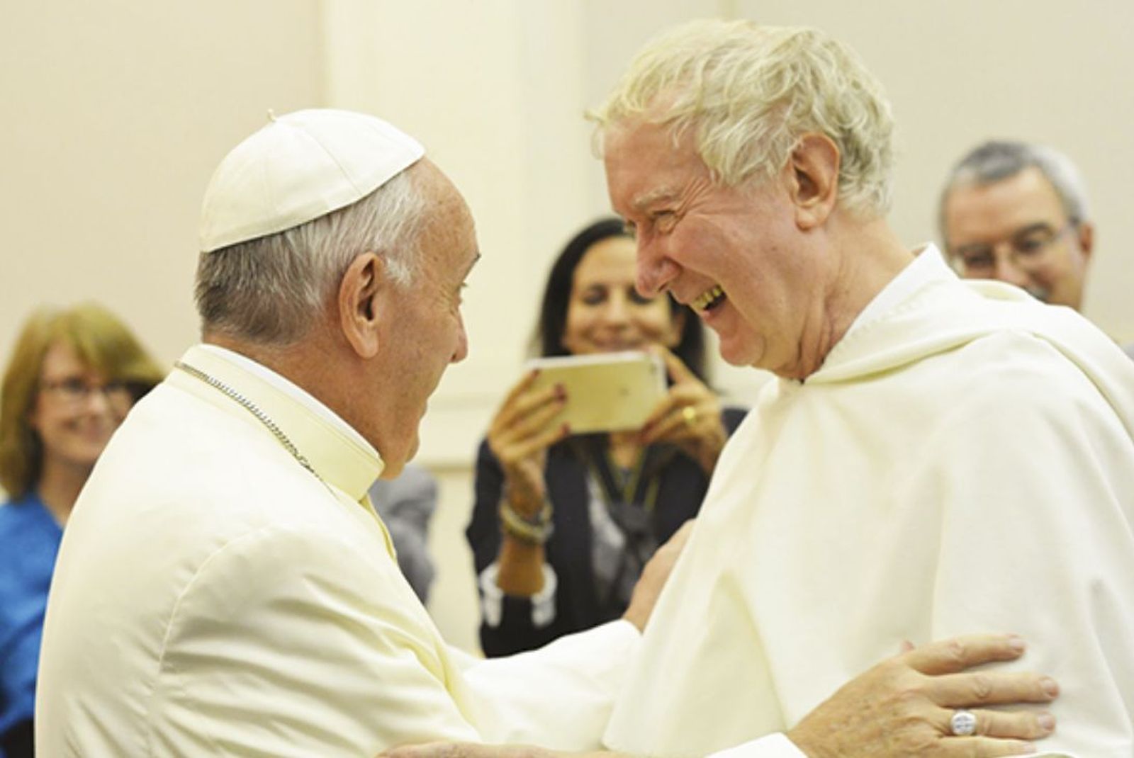 El Papa saluda a Timothy Radcliffe