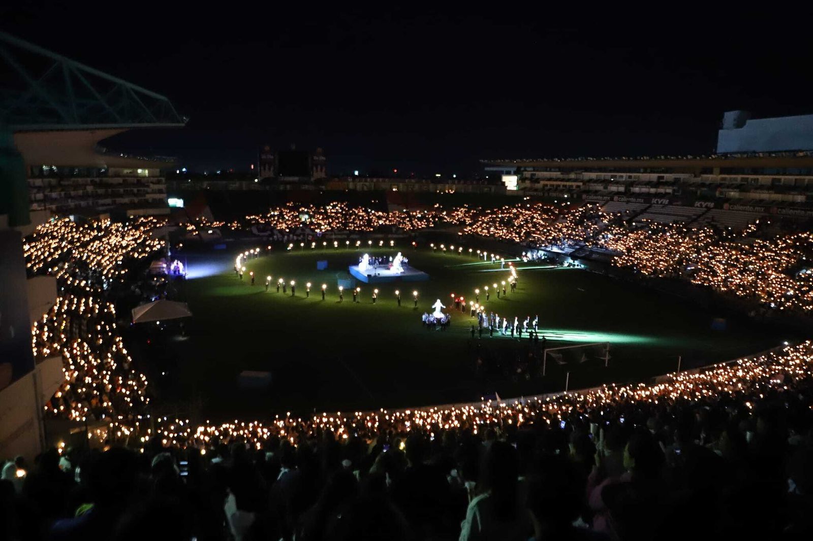 Realizan “Rosario Viviente 2023” en México por la paz y los afectados del Huracán Otis