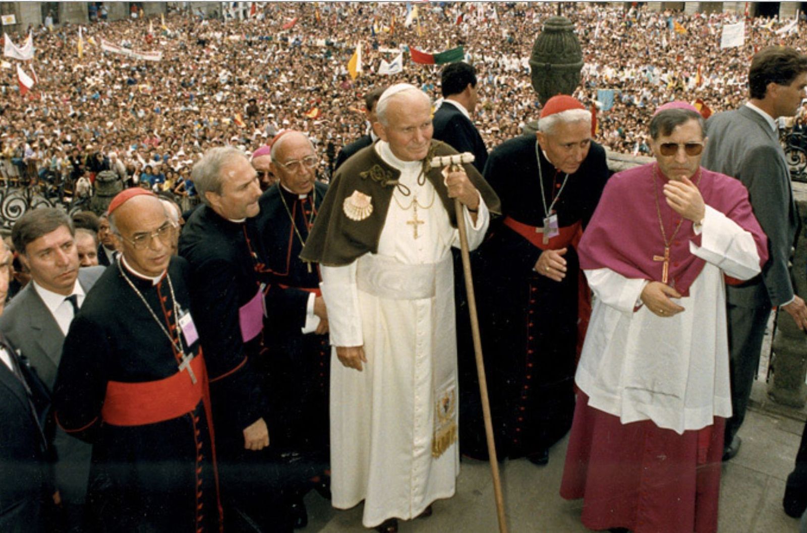 Juan Pablo II, con Rouco y Suquía en Compostela