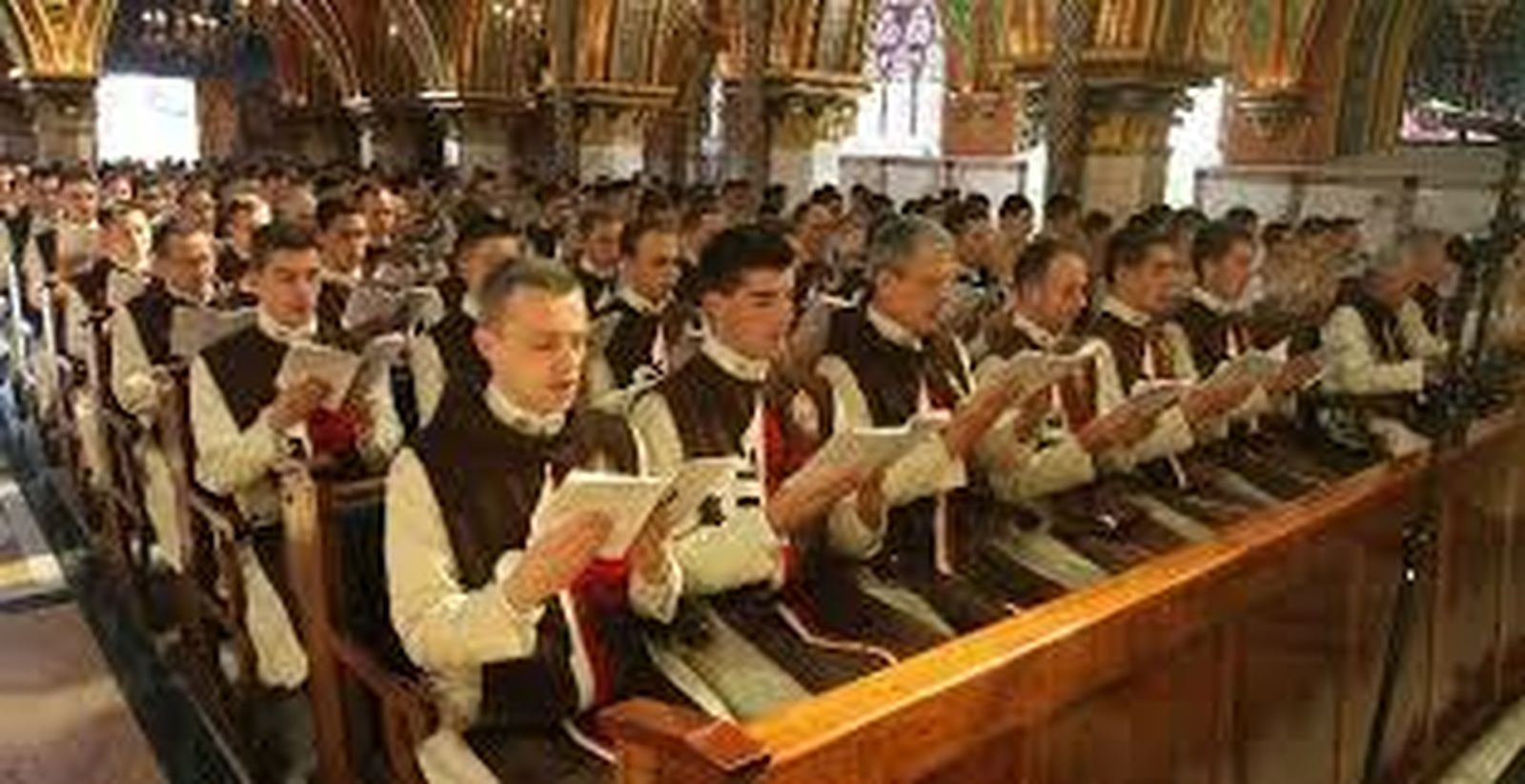 Roma interviene a los Heraldos del Evangelio