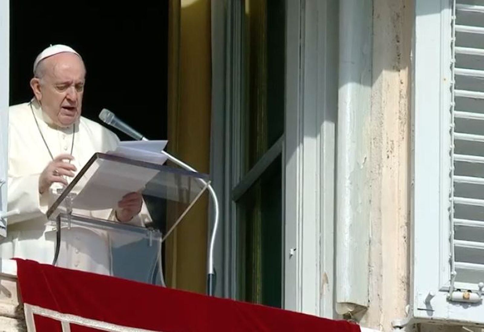 Francisco durante el Ángelus