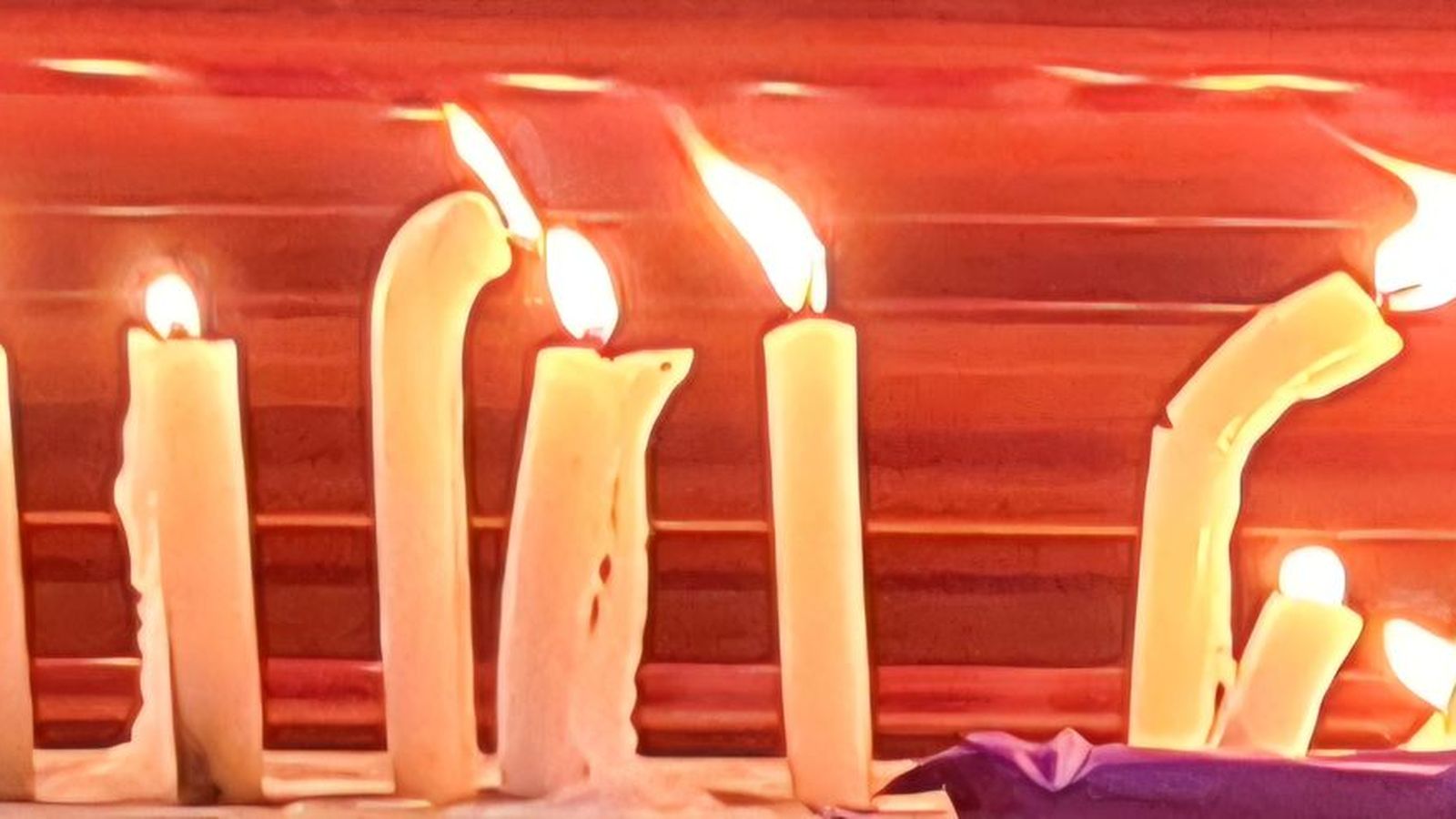 Candelas alrededor del ataud