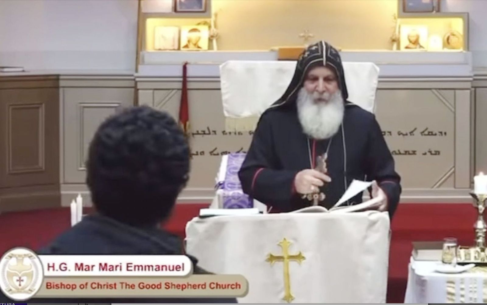 Momento en que se produce el ataque al sacerdote en Sídney