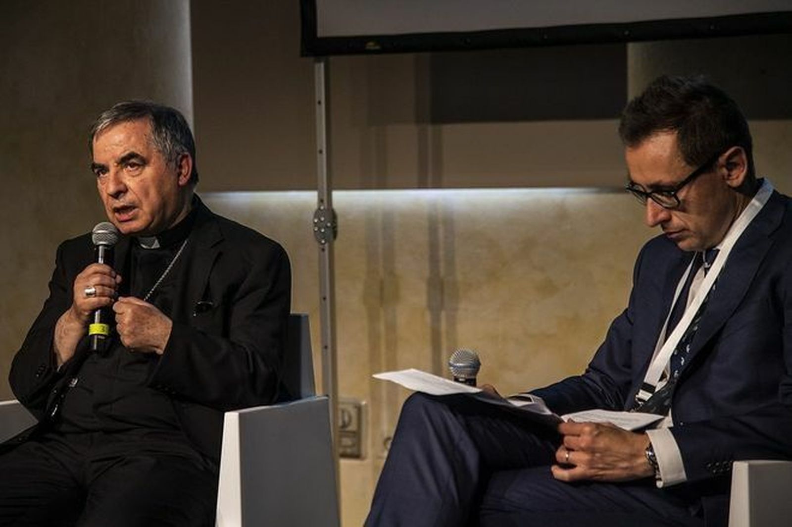 Becciu, con Rodari, en el diálogo