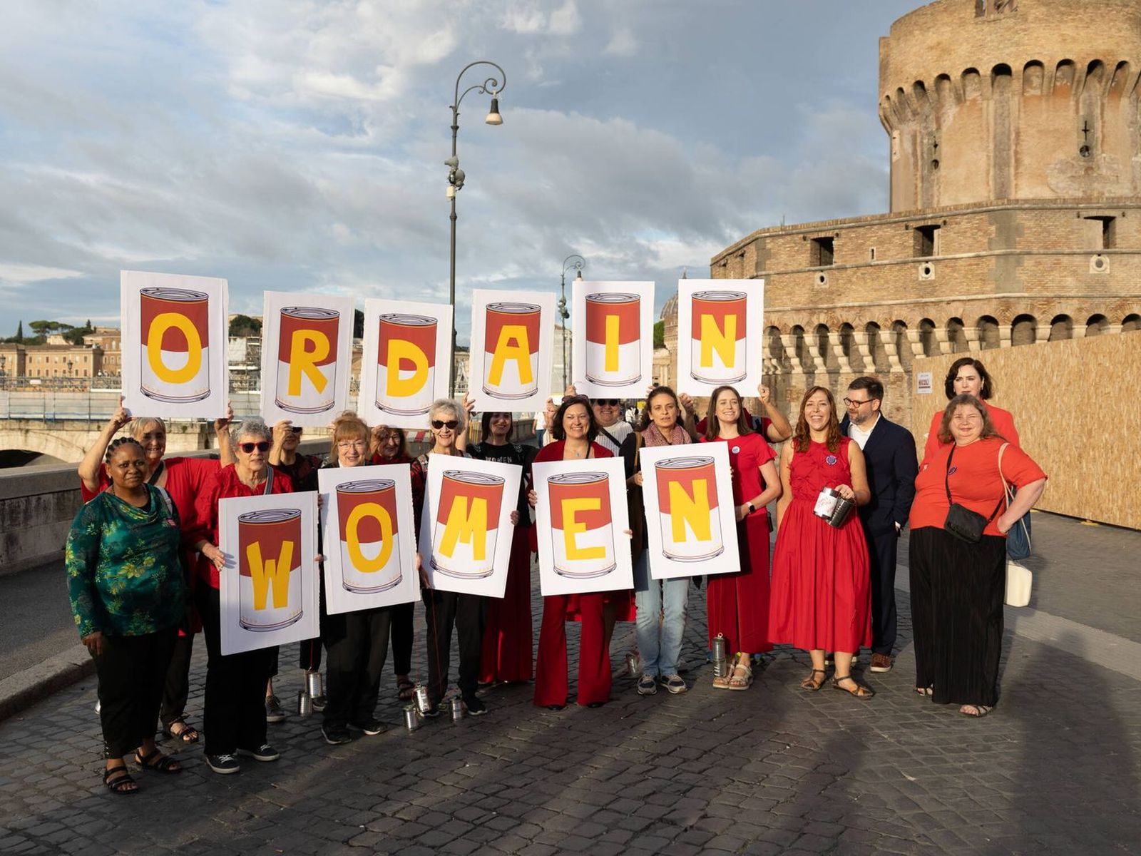 Protestas a favor de la ordenación femenina en Roma
