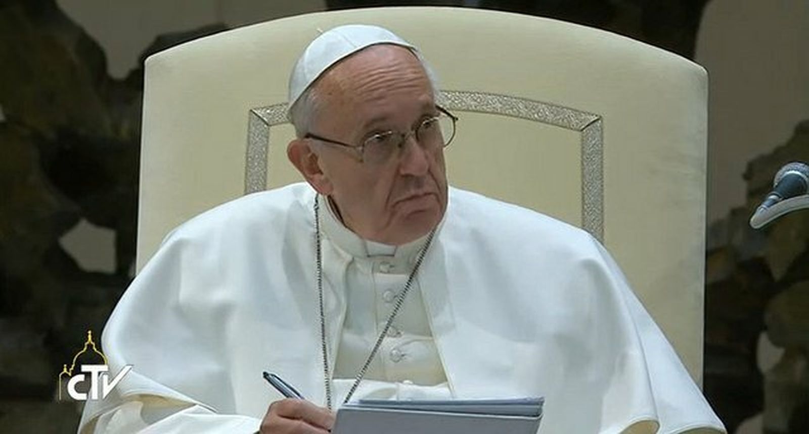 Francisco se reúne con víctimas del terremoto del centro de Italia