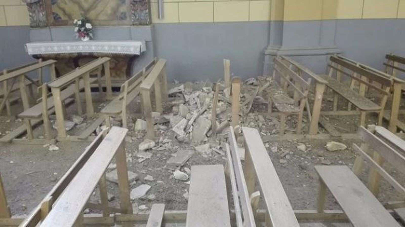 Derrumbe de un techo en una parroquia cualquiera.