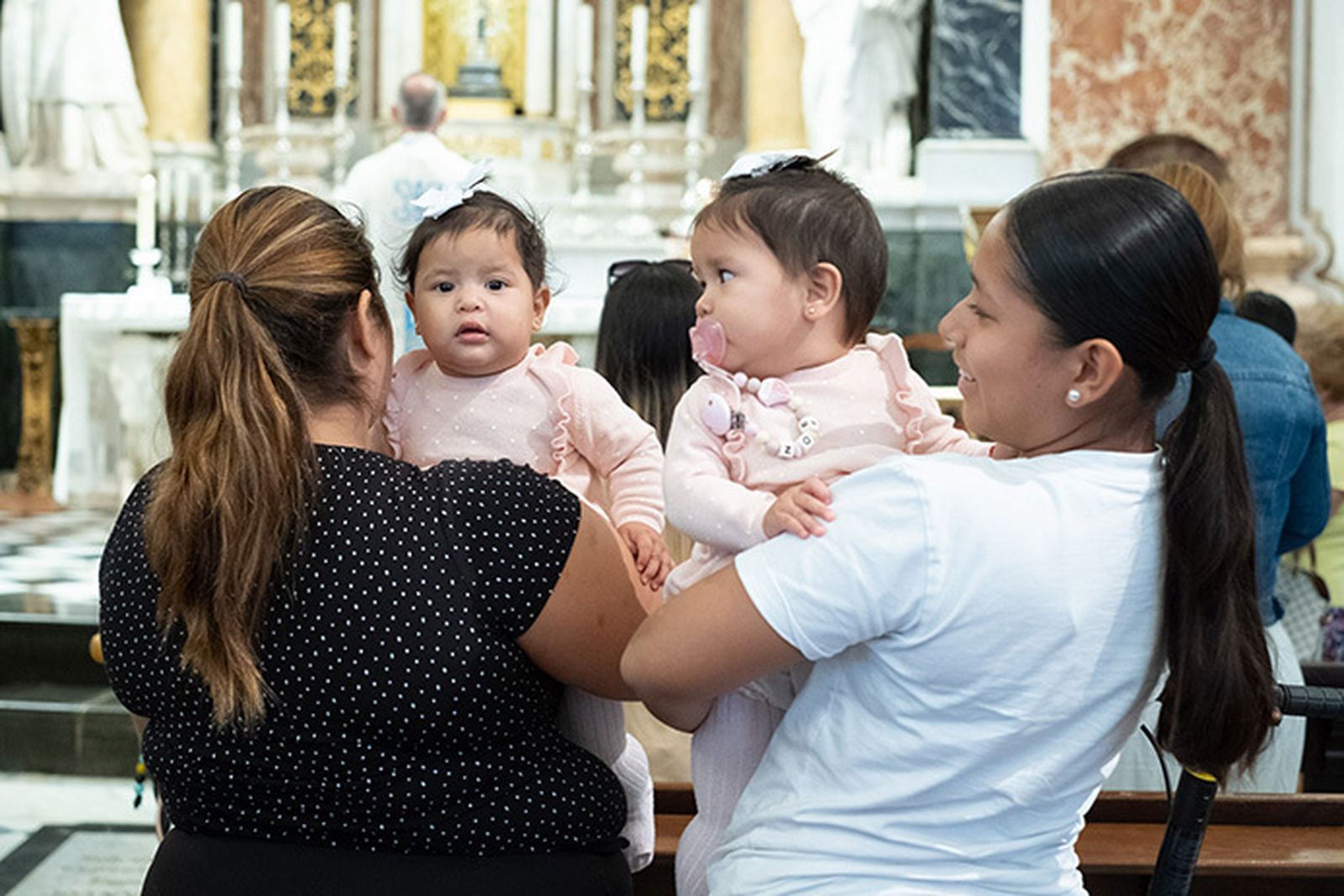 Ofrecimiento de bebés y niños a la Virgen de los desamparados