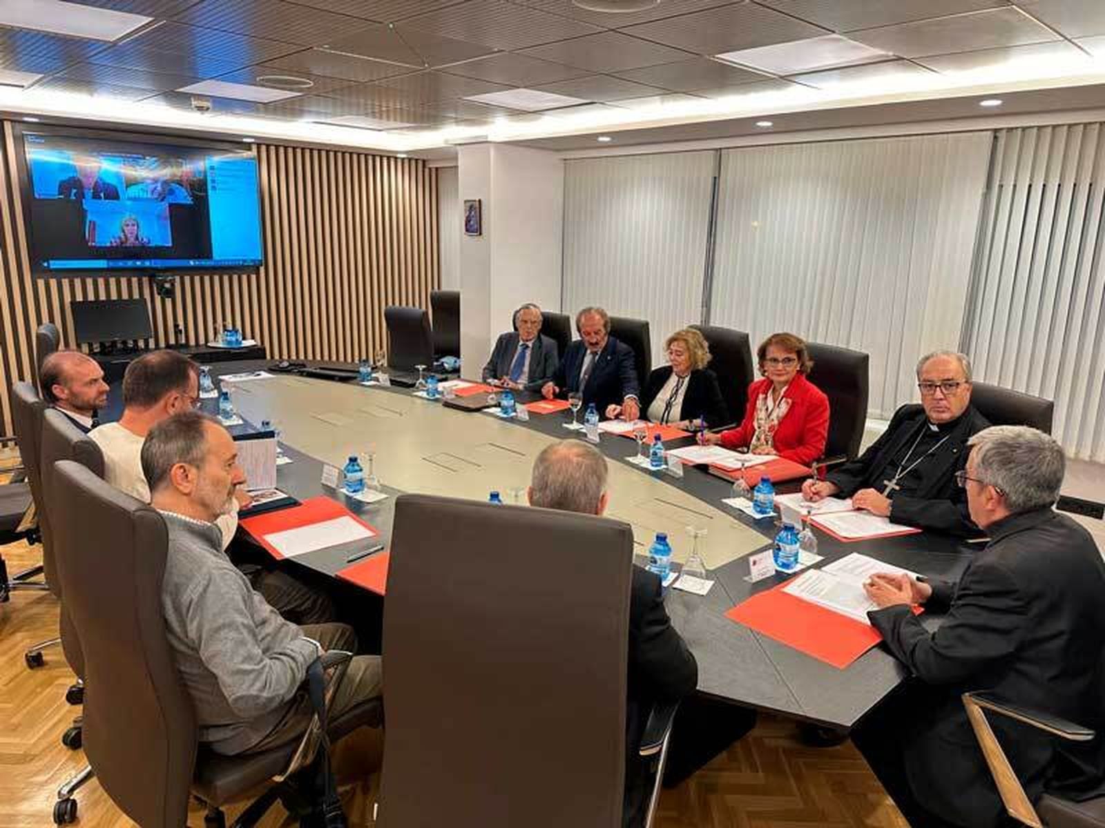 El arzobispo Argüello presidió la primera reunión