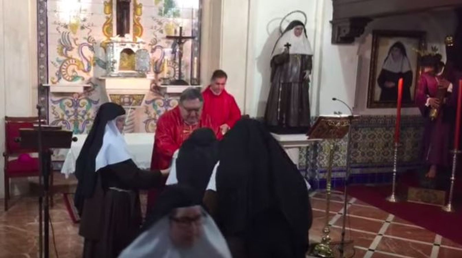 Mazuelos, con las monjas, en Viernes Santo