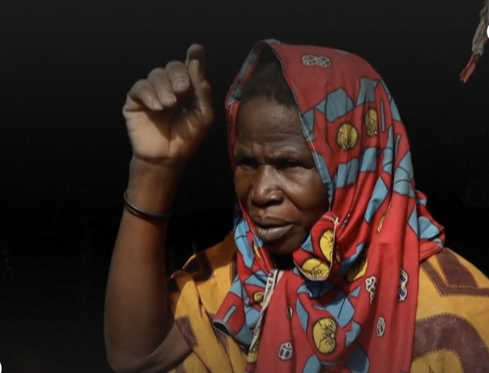 Una mujer desplazada por los ataques yihadistas en Burkina