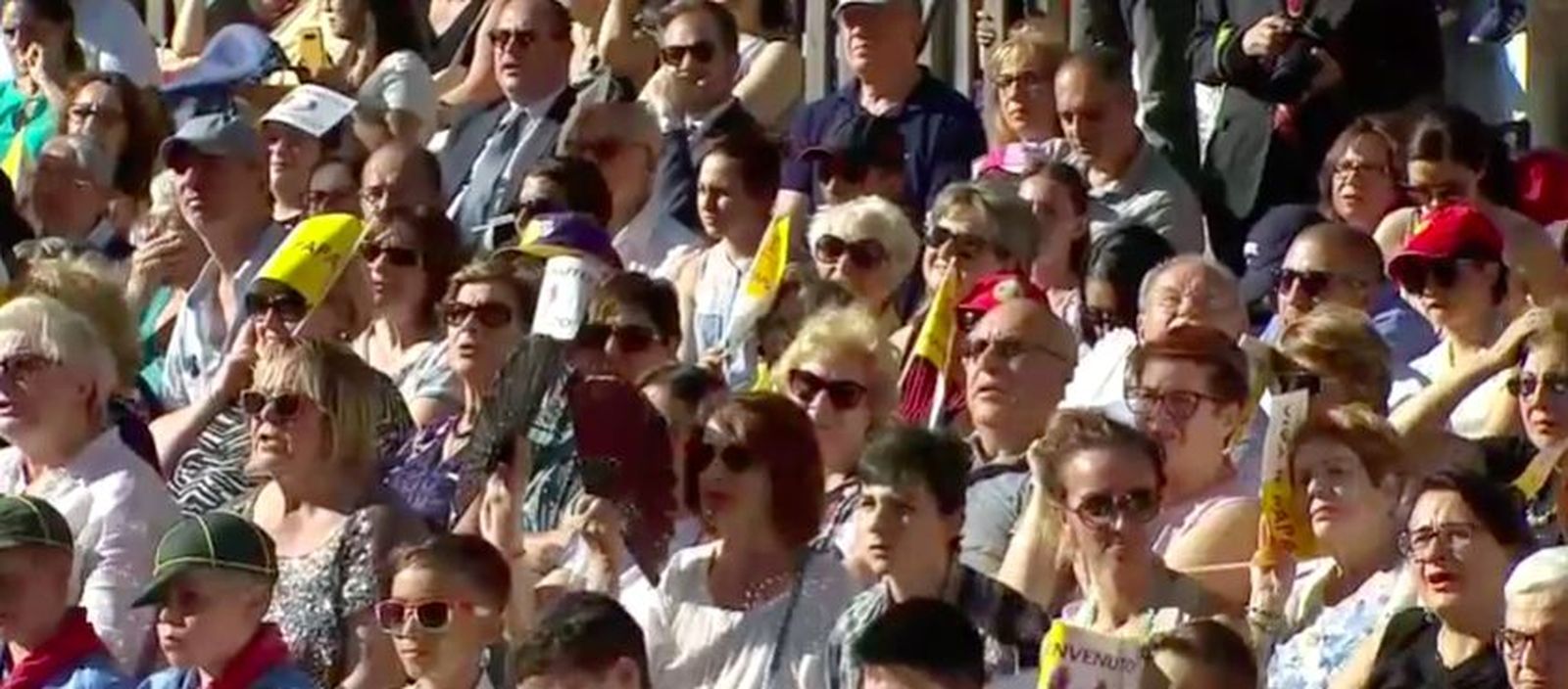 Fieles en la misa del Corpus