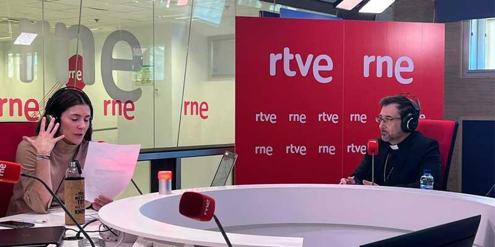 José Cobo, durante la entrevista en RNE