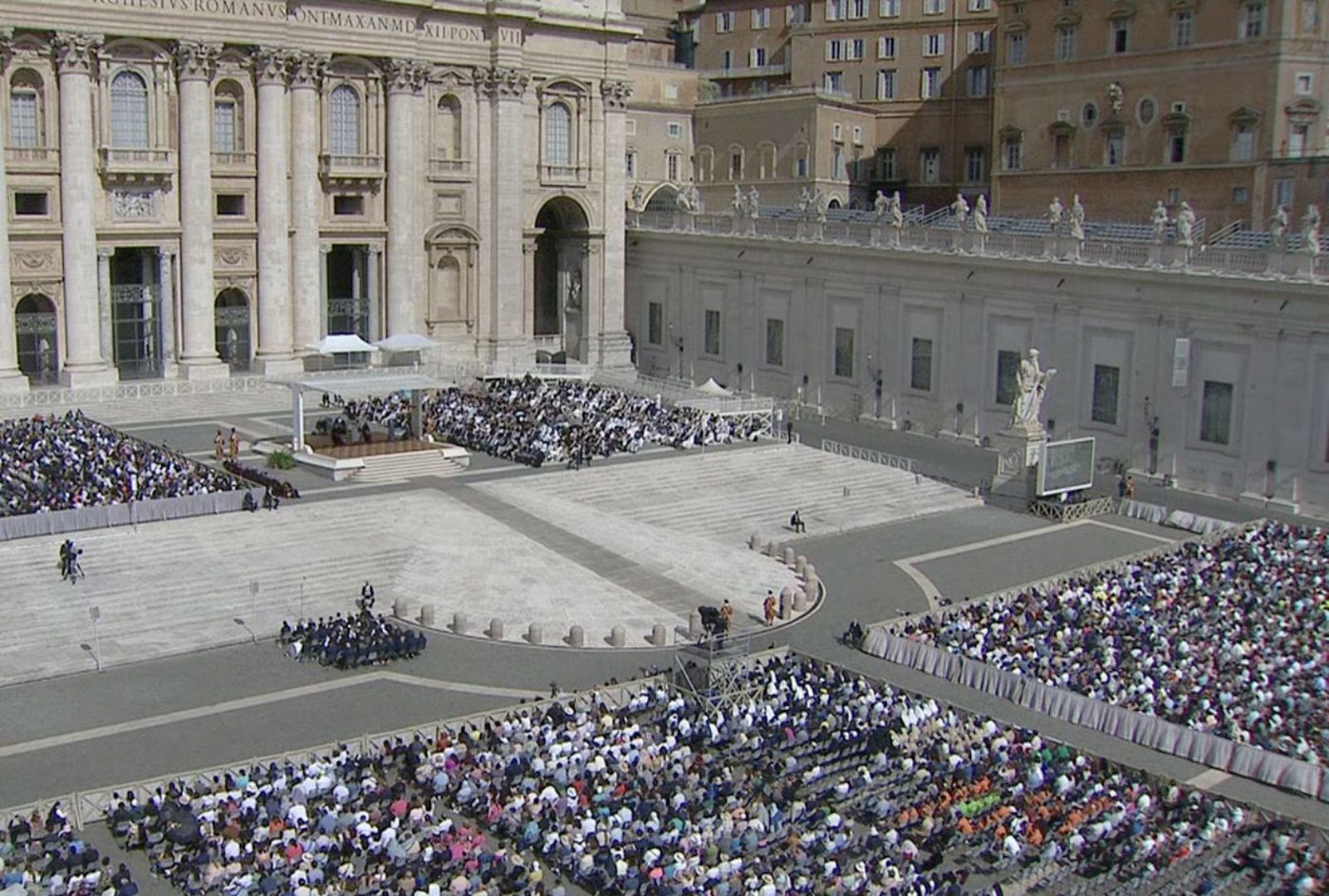 Vista de la plaza de san Pedro durante la audiencia