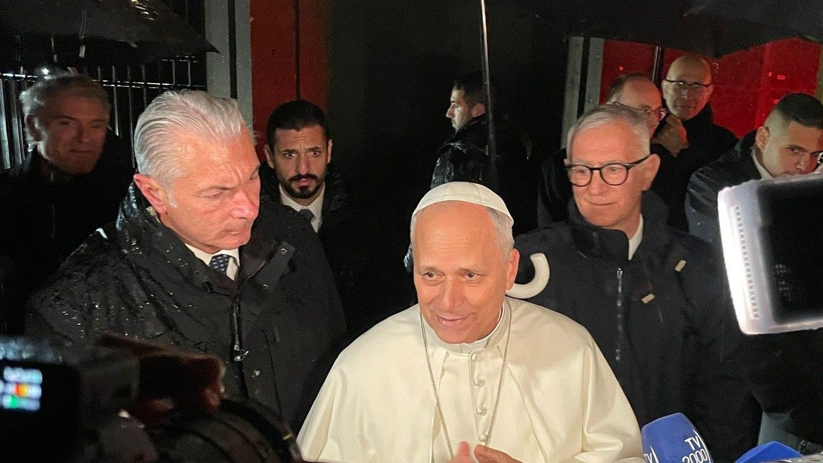 León XIV, en un lluvioso Castel Gandolfo