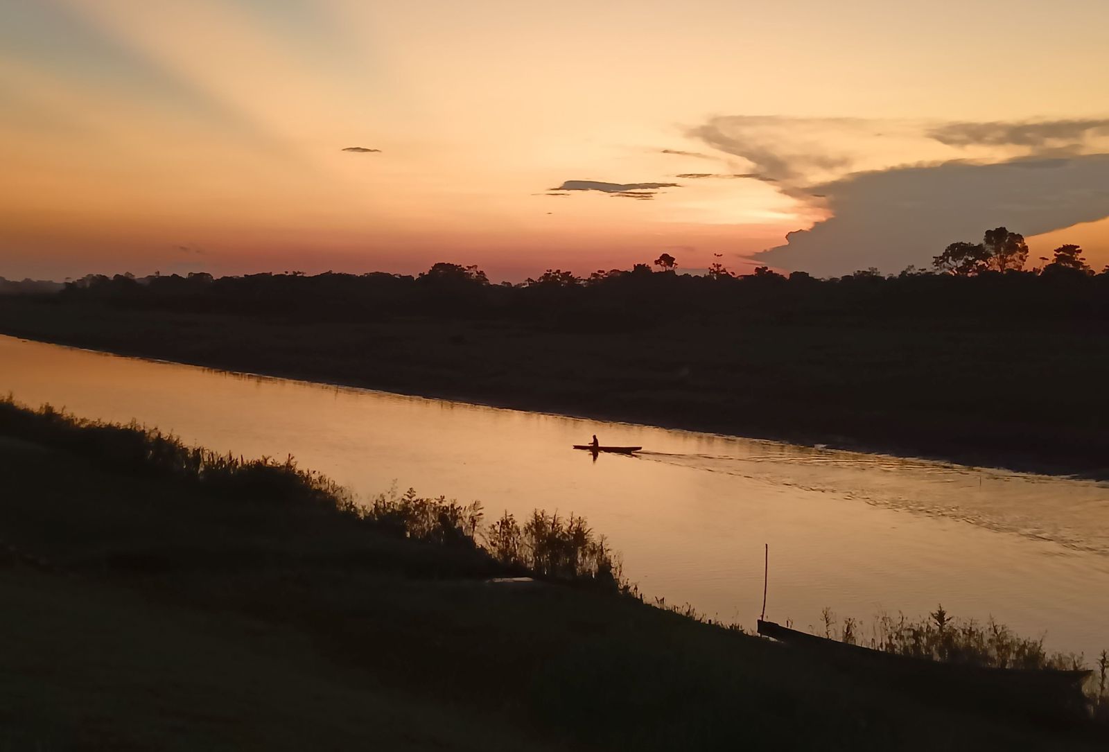 Atardecer en Yanashi (río Amazonas)