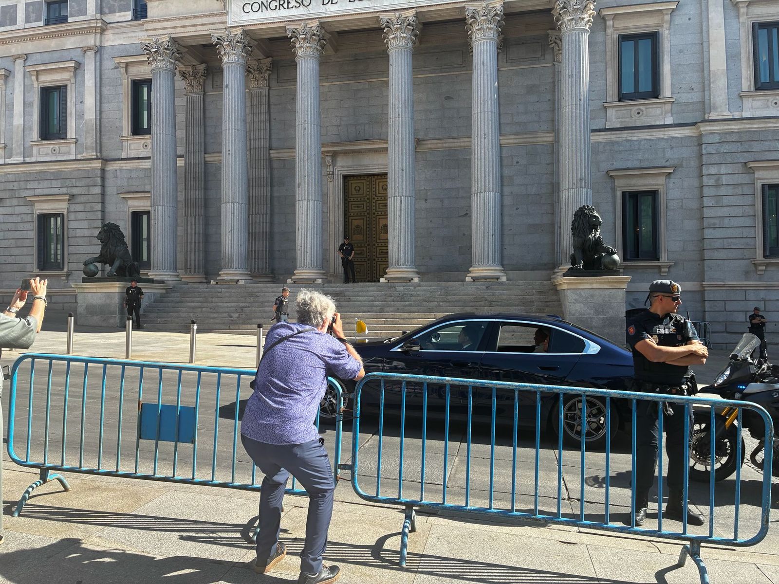 El Papa, llegando al Congreso