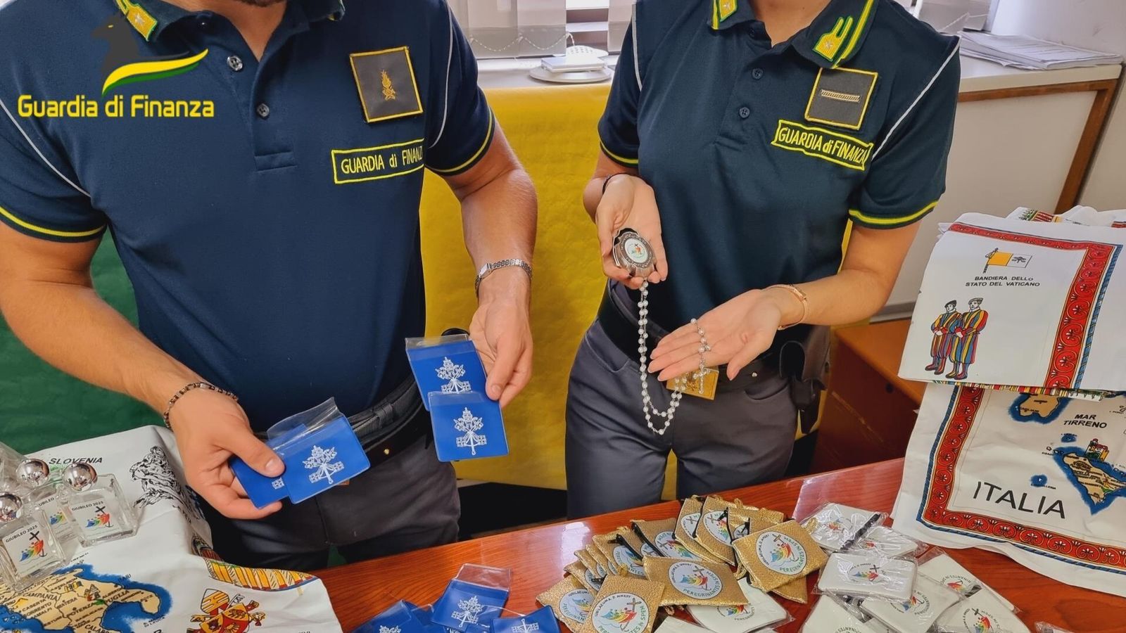 'Recuerdos' ilegales confiscados por la policía en Roma