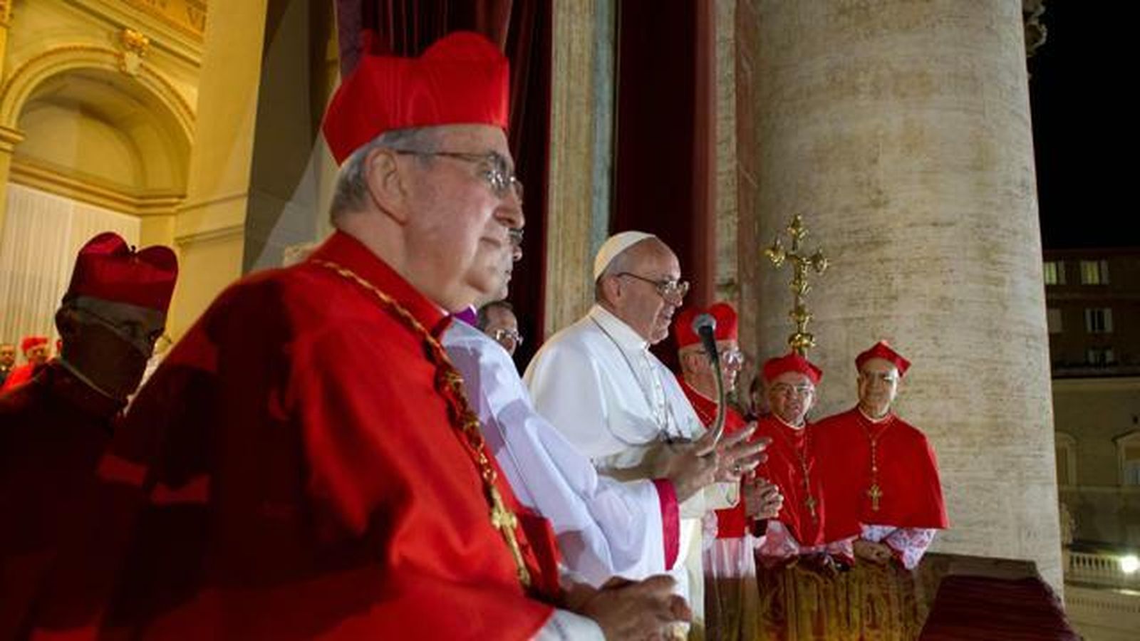 Francisco I a su salida al balcón de la plaza San Pedro.