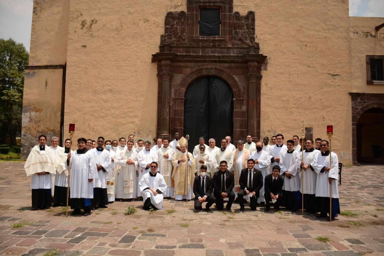 Presbiterio. Cercanía.