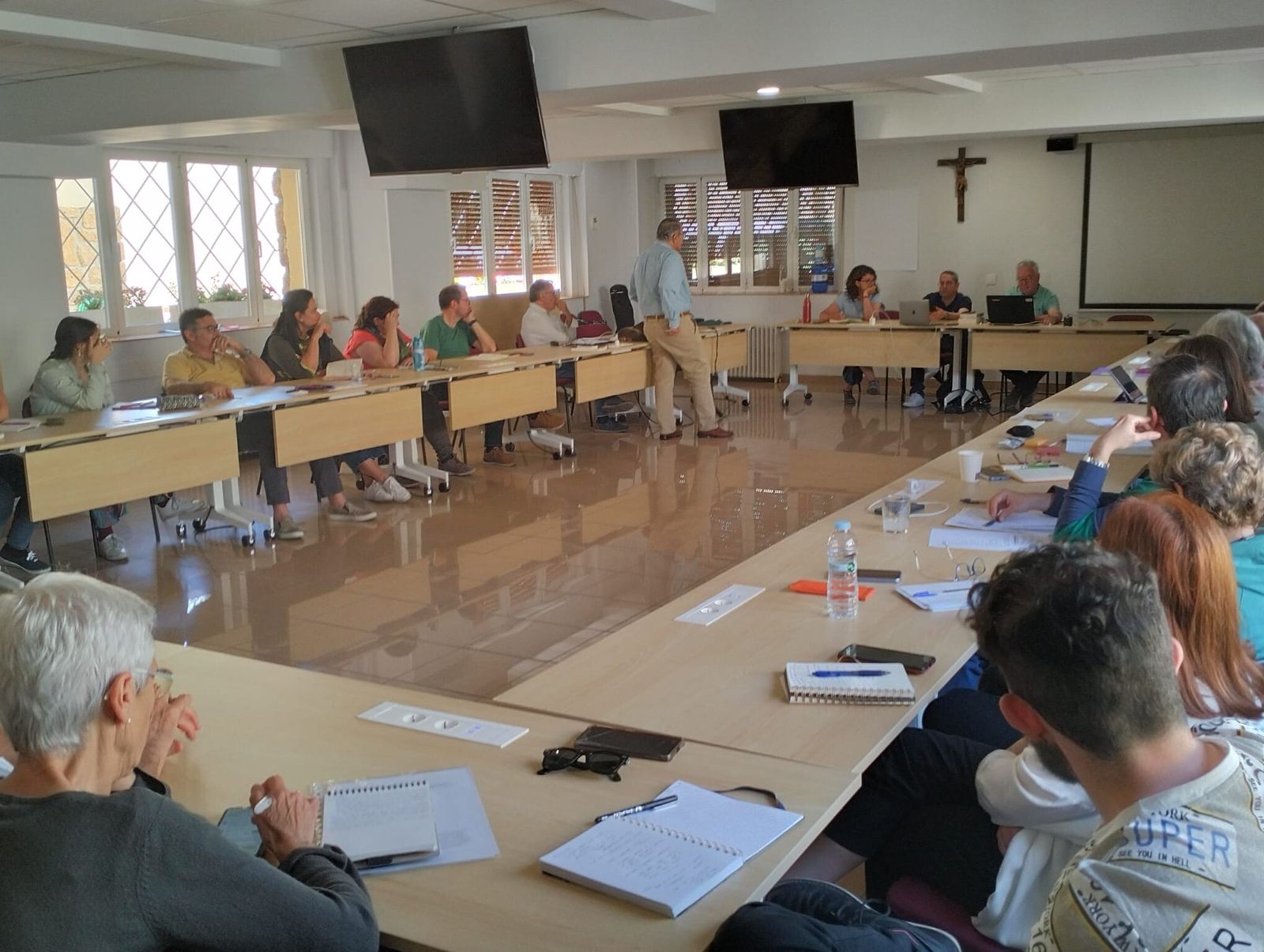 "Más humanos para una mayor humanidad"   Profesionales cristianos