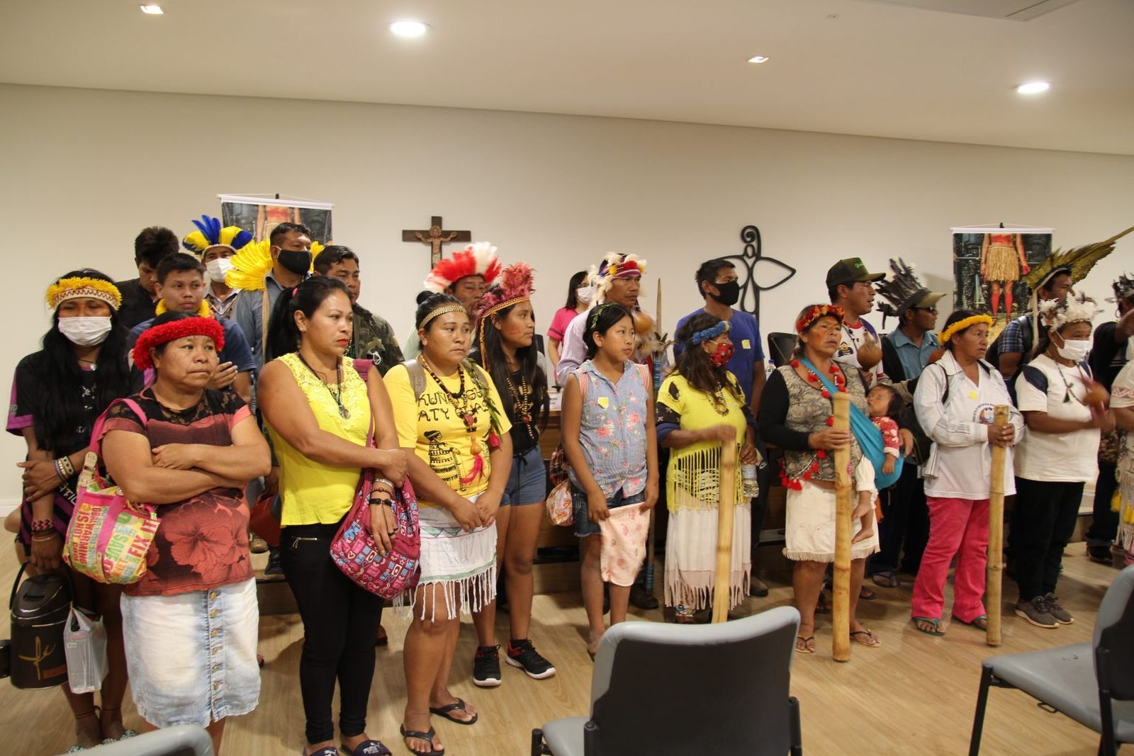 Indígenas brasileños en el lanzamiento del Informe