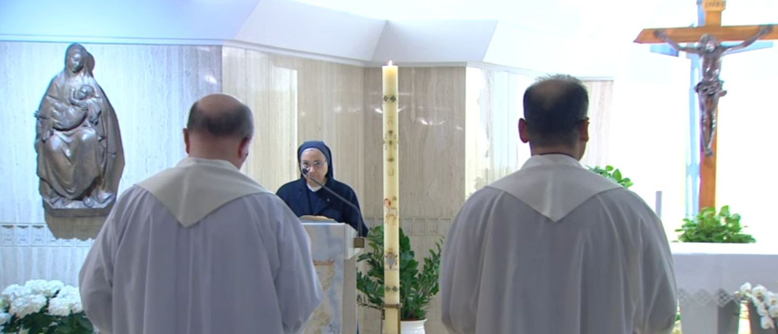 Asistentes a la misa de Santa Marta