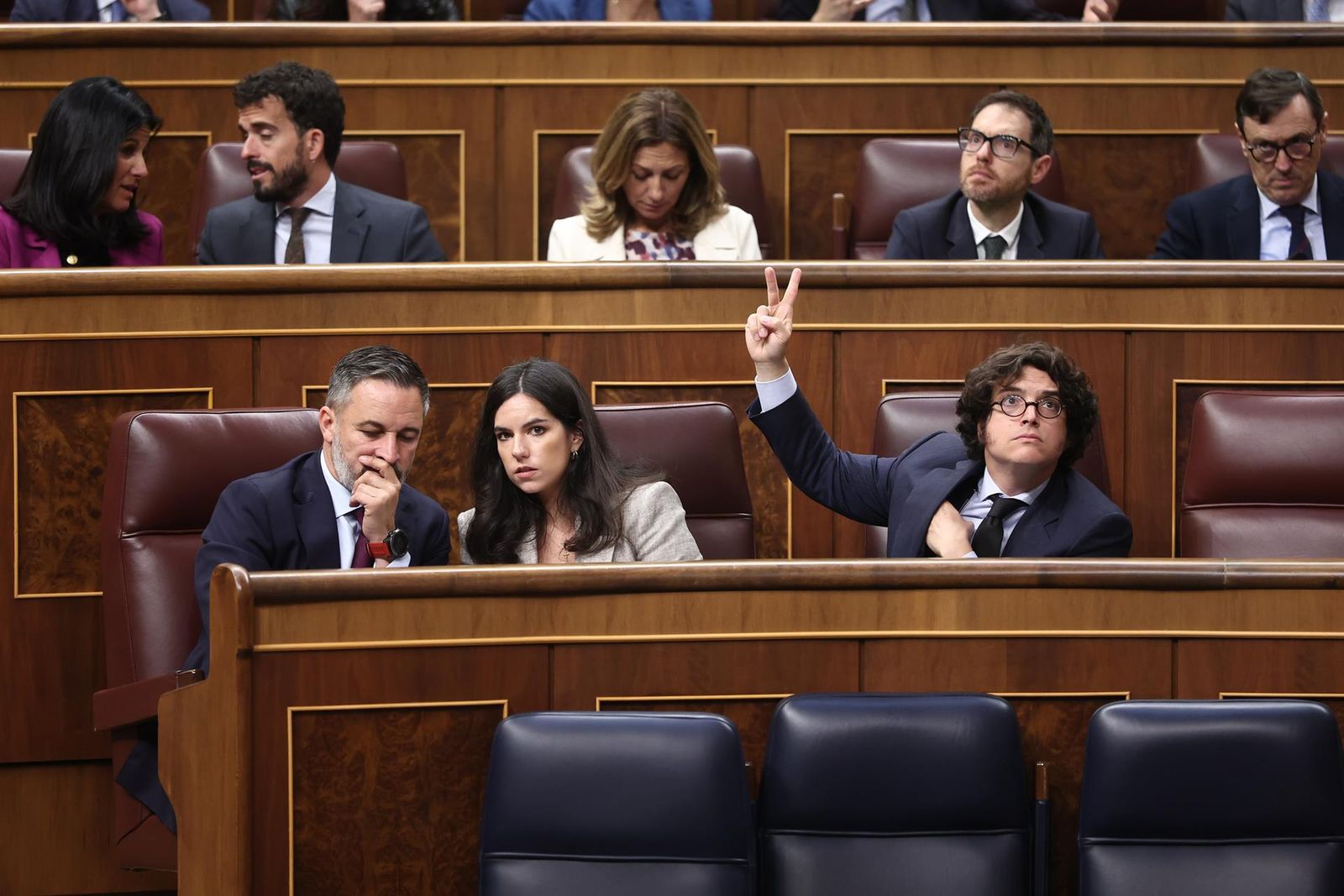 Santiago Abascal, Pepa Millán y José María Figaredo durante un pleno