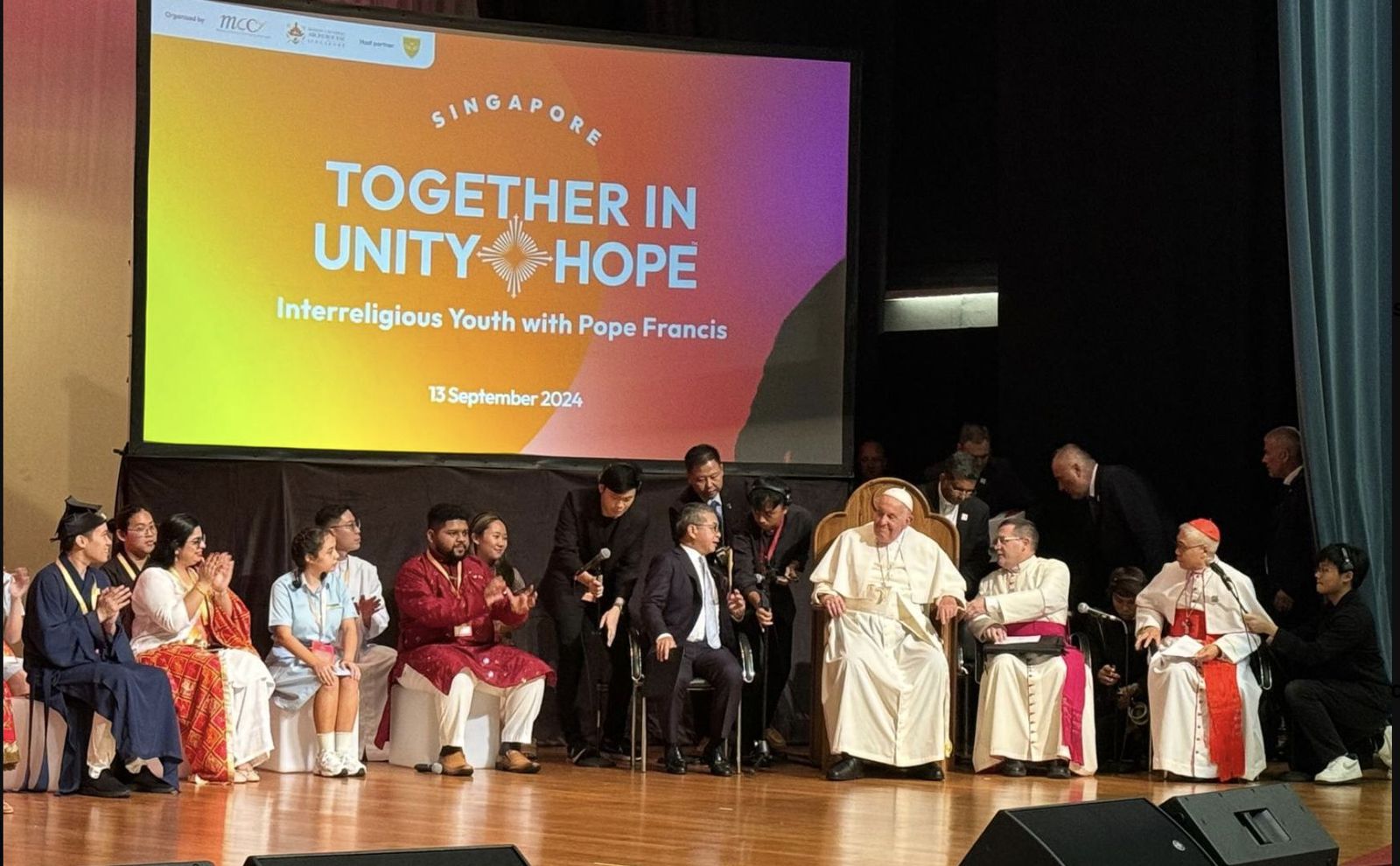 Francisco, en un acto interreligioso con jóvenes en Singapur