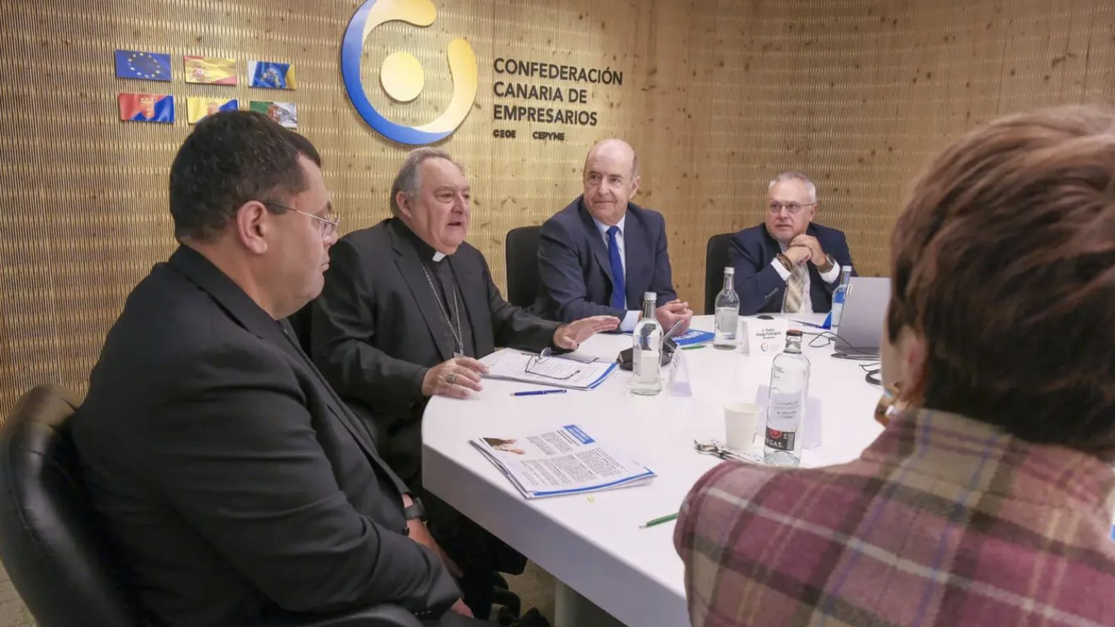 Mazuelos, con los empresarios canarios