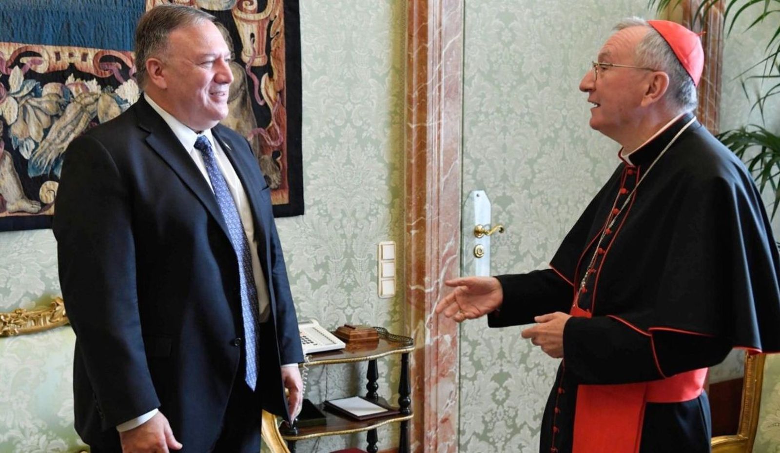 Parolin recibe en el Vaticano a Pompeo