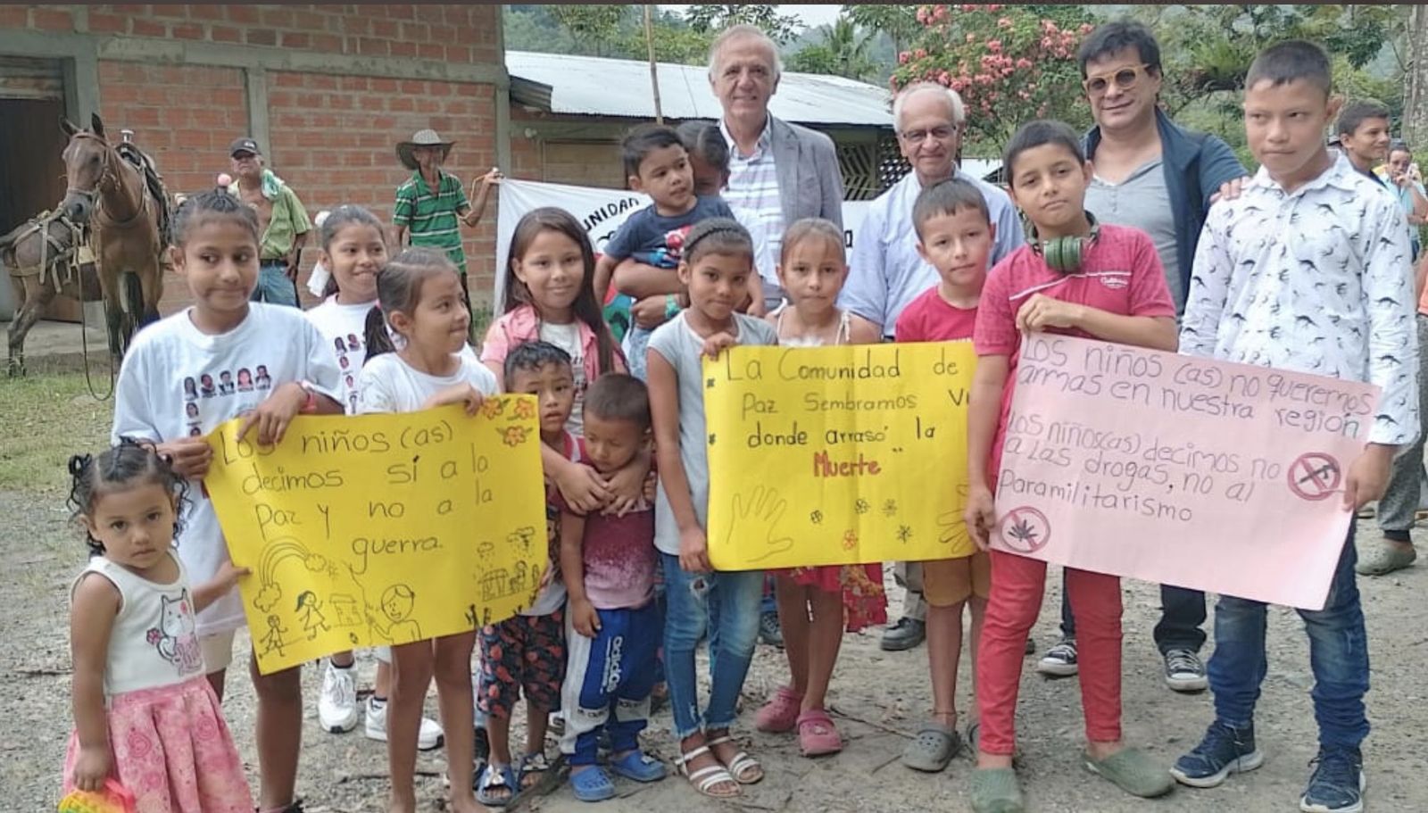 Mensajes al ministro de Defensa de Colombia