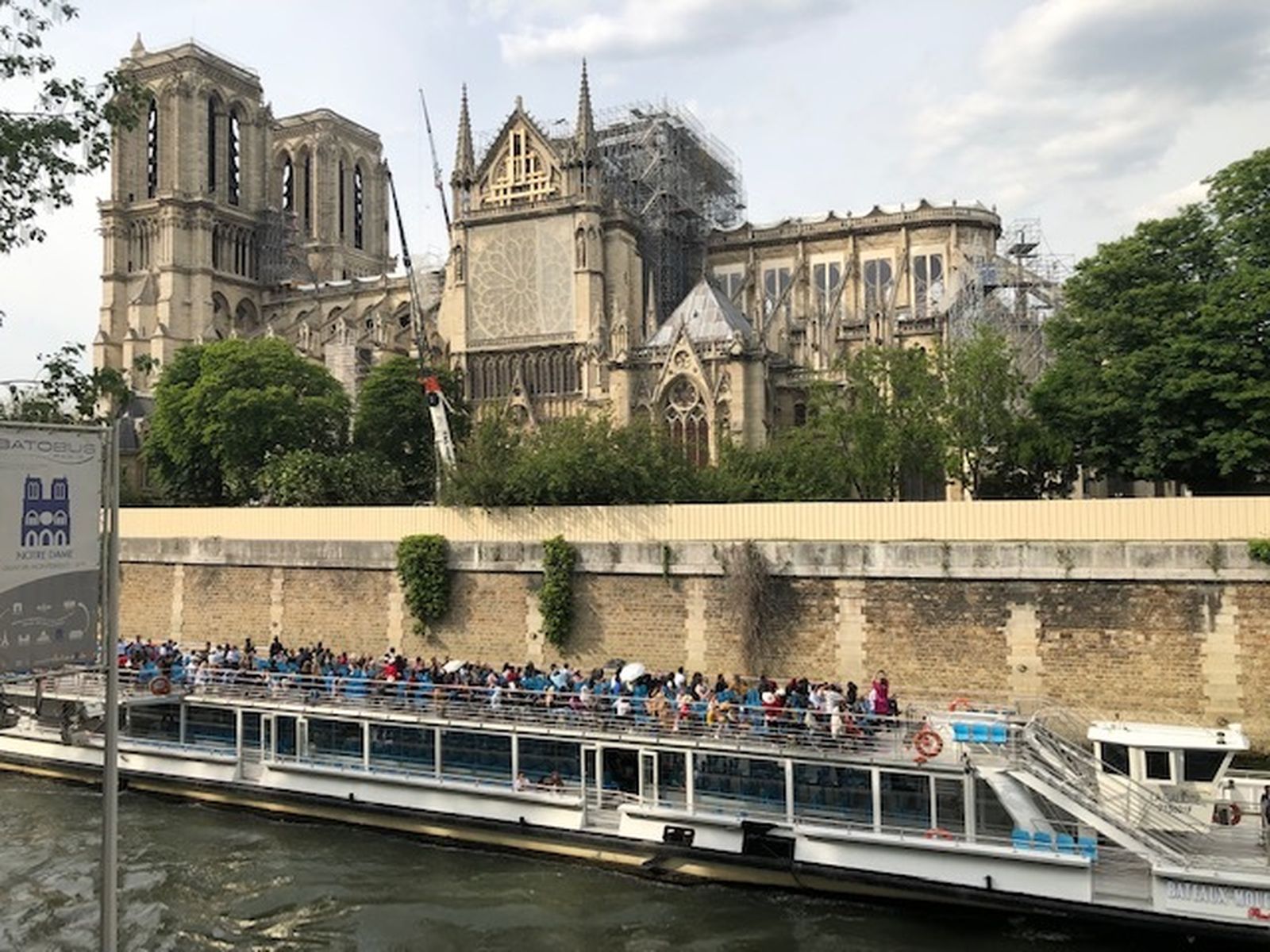 Catedral de Notre Dame y bateau